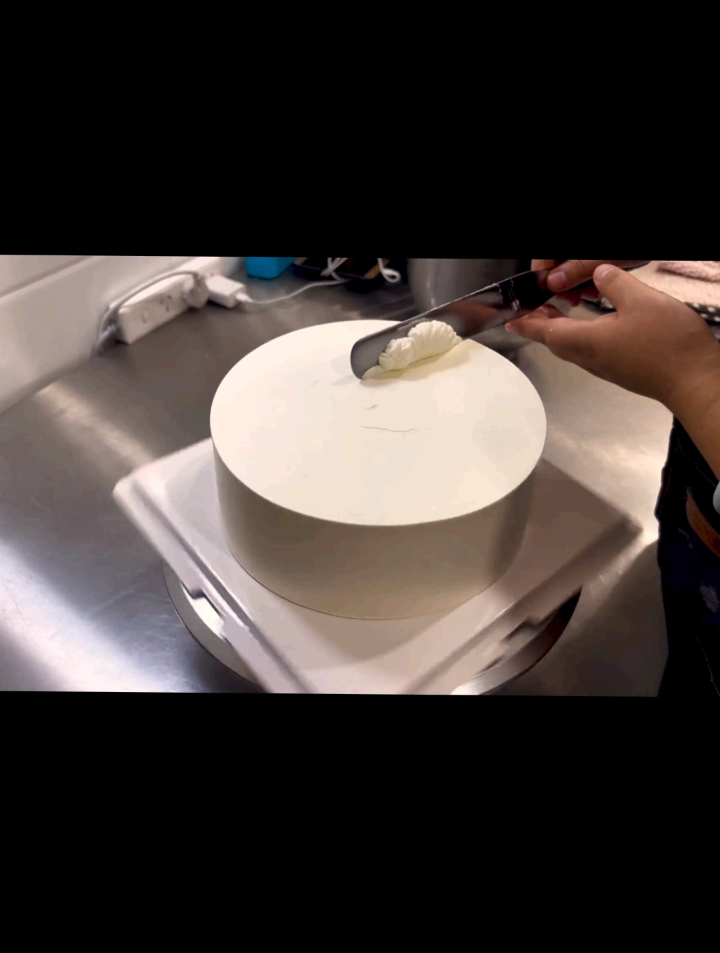 复古紫色星黛露蛋糕,这么治愈的蛋糕有谁能不爱呢?