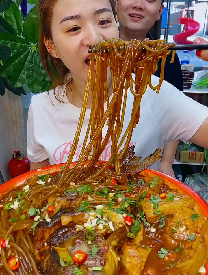 今天来个东北铁锅炖大鱼