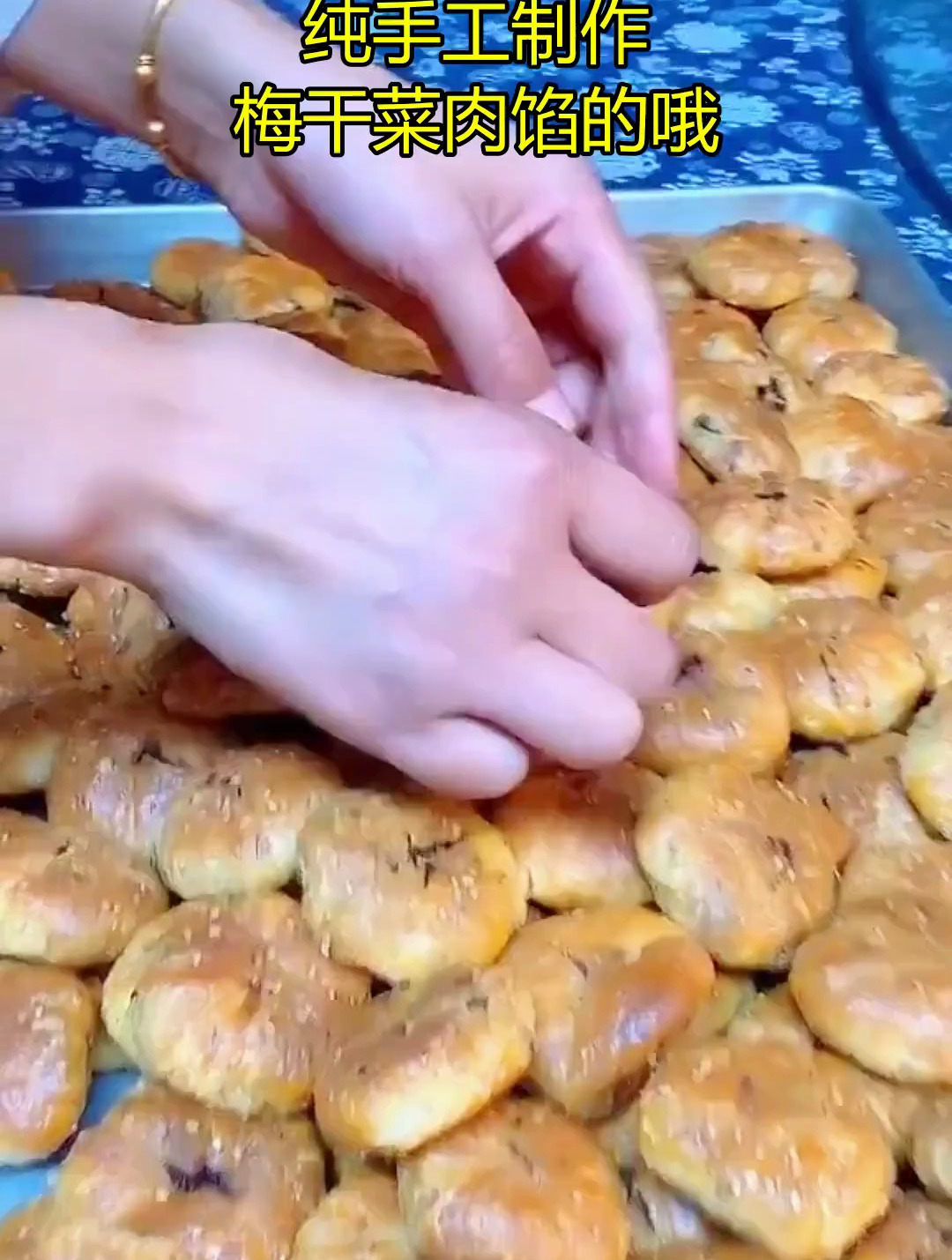 尝一口手工制作黄山烧饼,感受传统小吃的独特风情