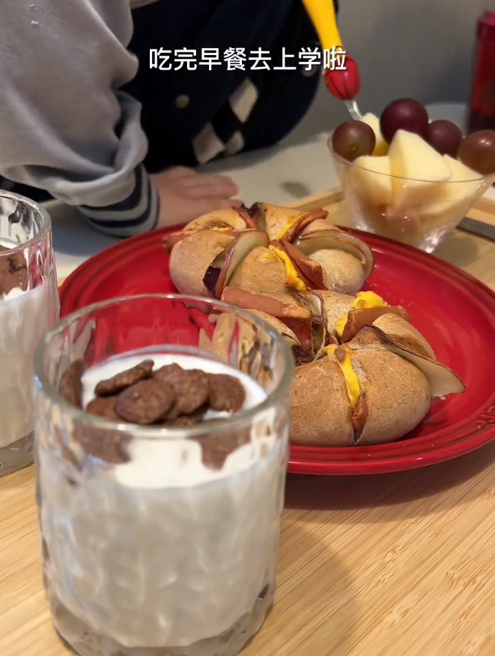 贝果鹅肝,这个金砖科技鹅肝还挺方便的,直接吃或者烤烤吃都可以