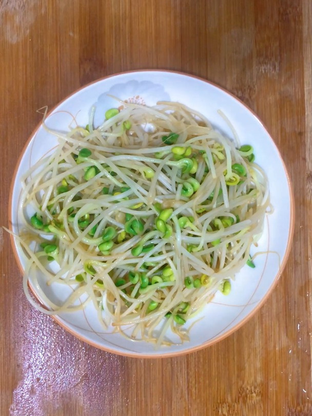 黄豆芽怎样炒好吃?今天为大家分享一道清炒黄豆芽