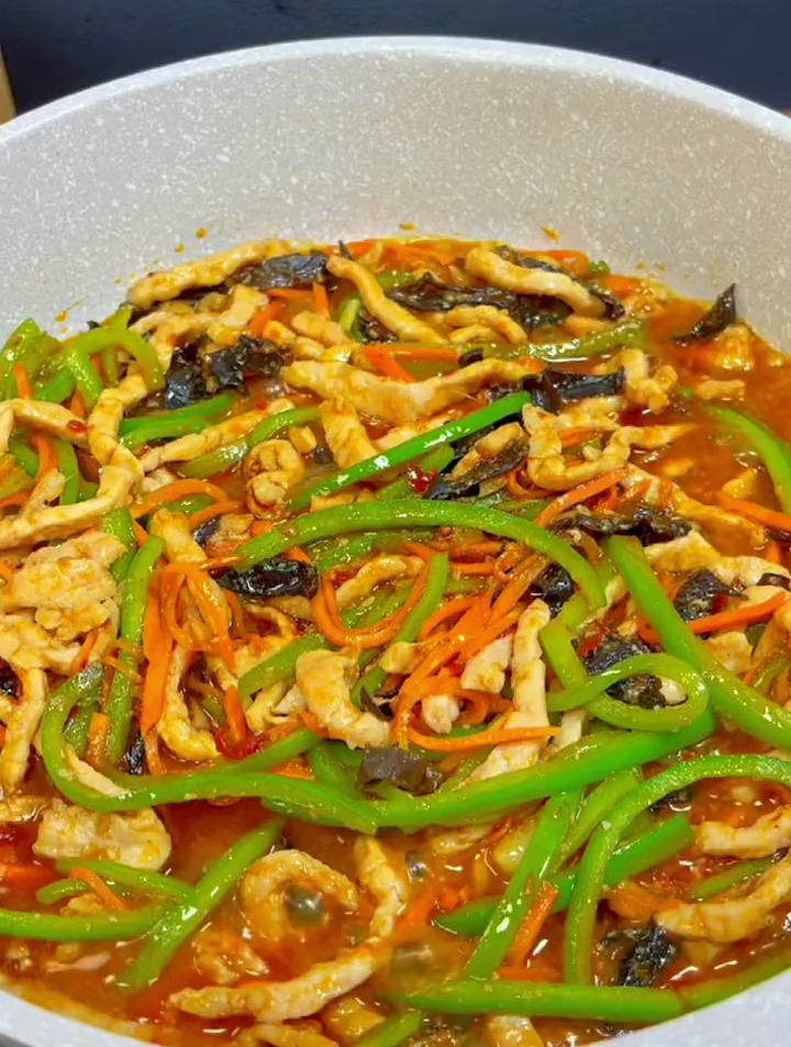 自从有这料汁,想吃鱼香肉丝饭随时做,太方便了