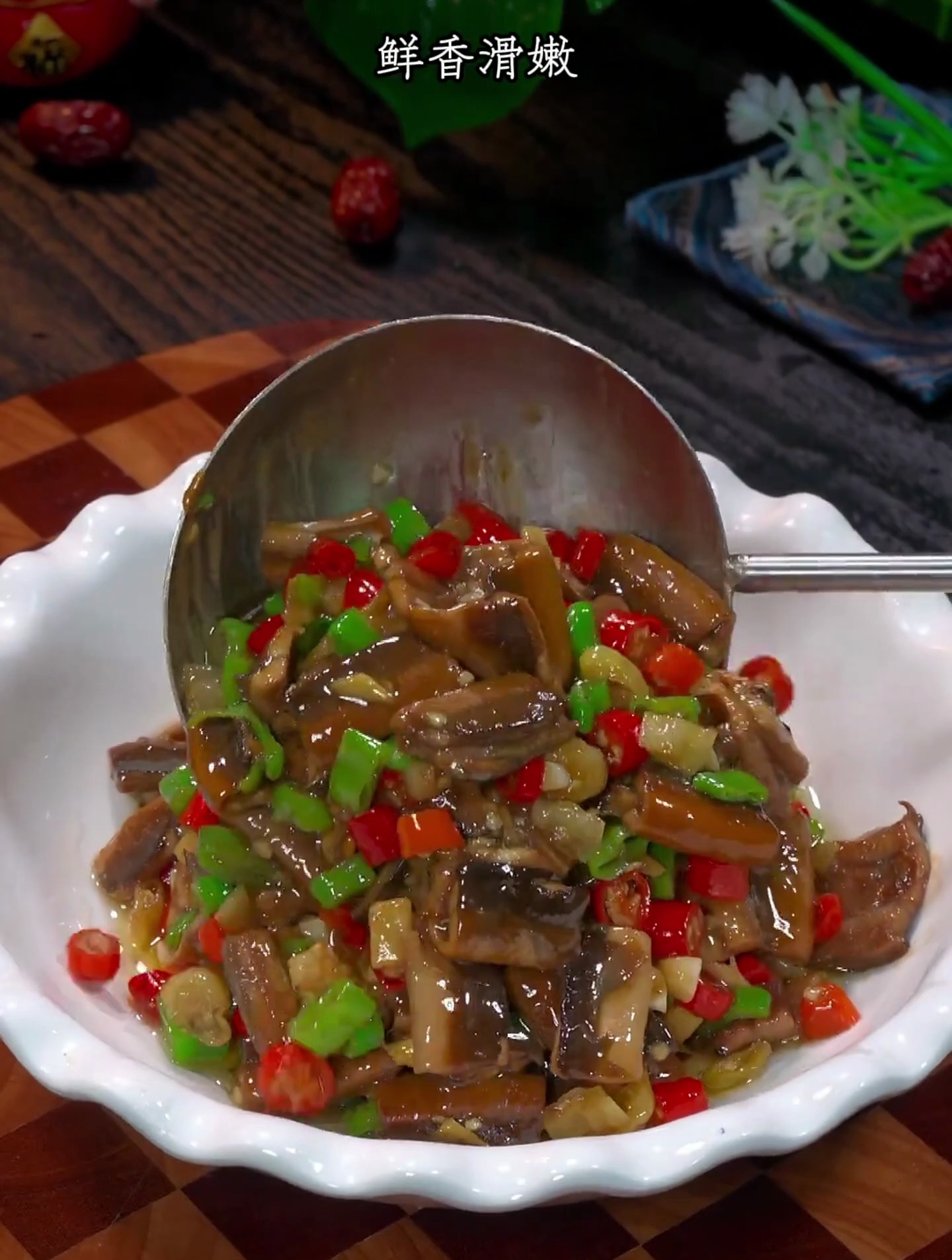 以后黄鳝买回来,就像我这样做到爆炒黄鳝,鲜香滑嫩,入味好吃