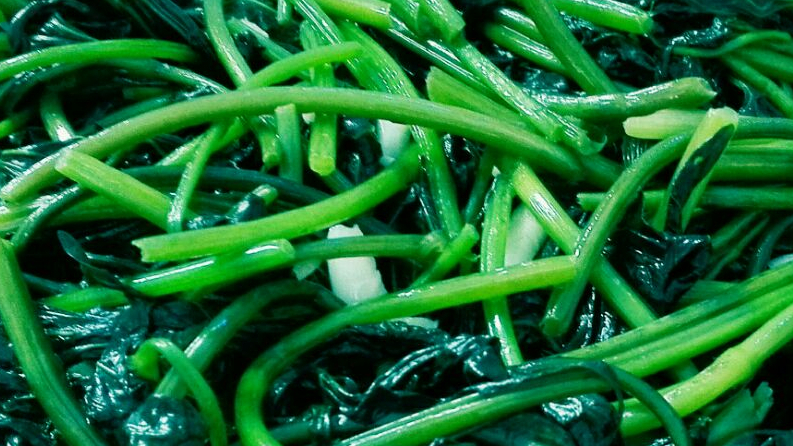 天然“补钙剂”找到了,6种蔬菜吃点,补钙壮骨,预防便秘!