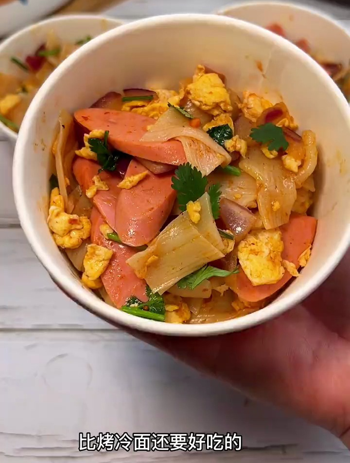 炒冷面在家给孩子做了炒冷面,孩子说比烤冷面好吃!