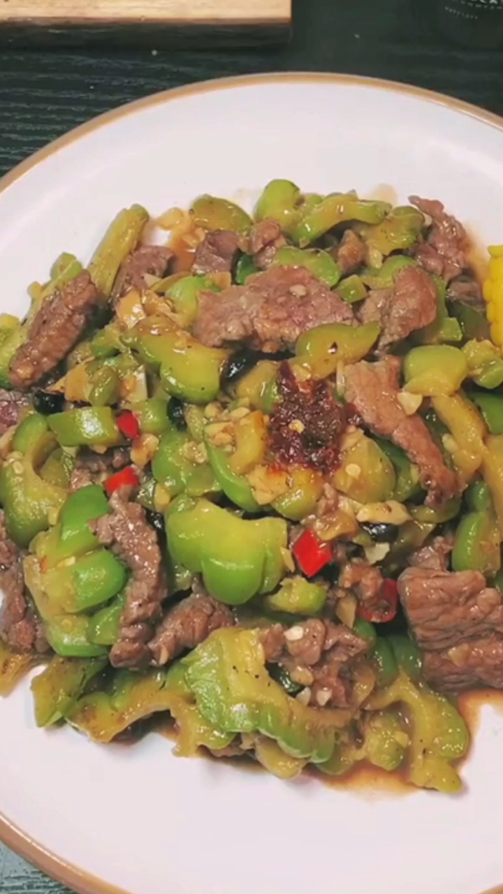减脂期多吃牛肉,试试这个苦瓜炒牛肉,清热下火味道超赞!