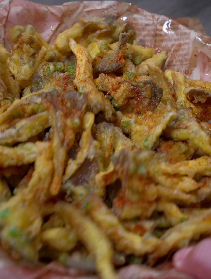 酒店里的炸蘑菇那么酥脆好吃,做法就是这么简单 炸蘑菇