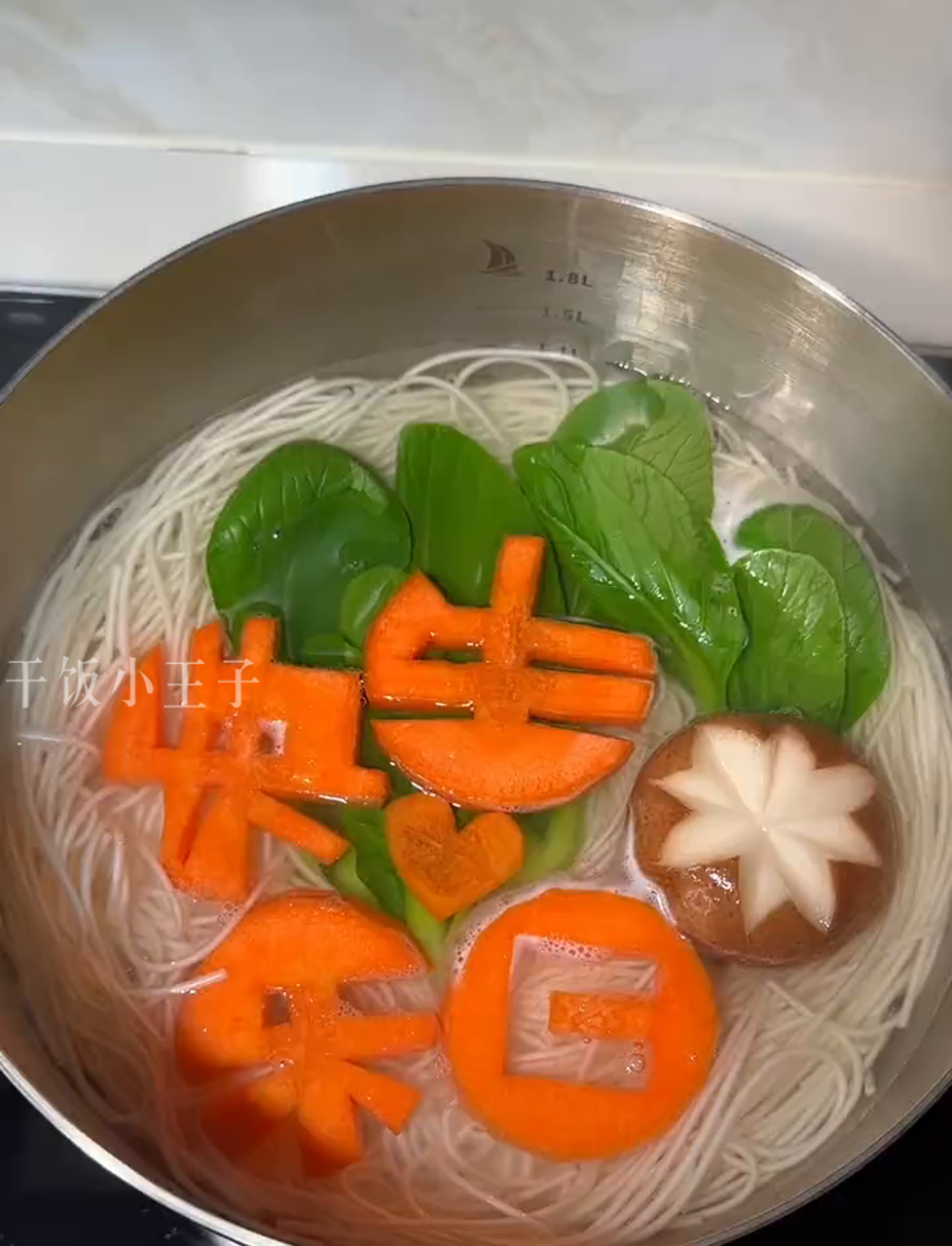 平安夜快乐!也祝我生日快乐,蛋糕来啦!