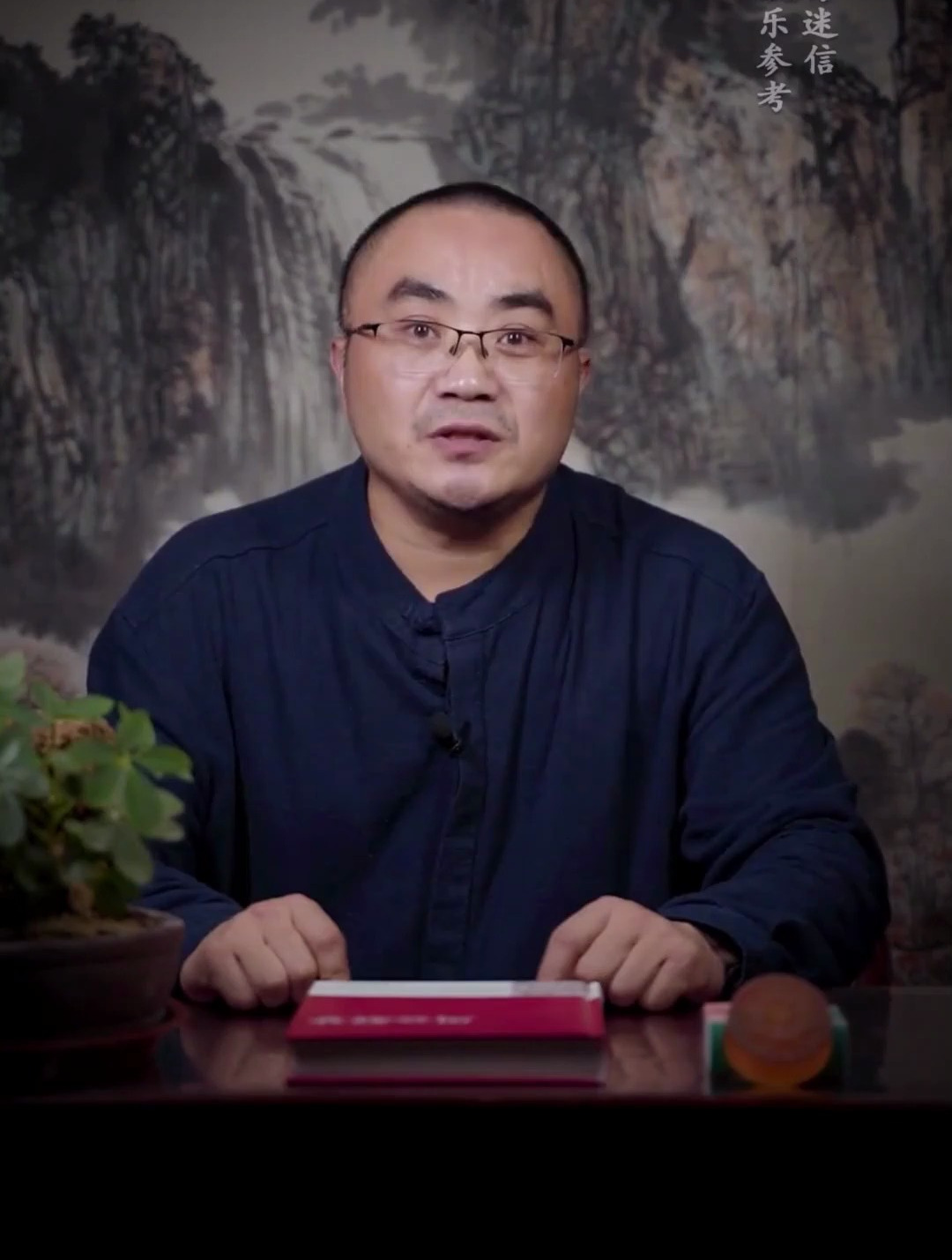 梦见在河边洗衣服衣服被大水冲走了,是为什么?