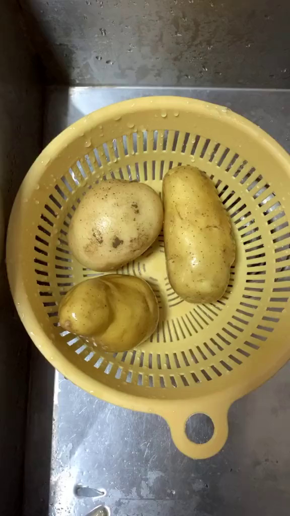 咖喱土豆牛腩盖浇饭辣白菜豆腐汤我就吃几口嘿嘿