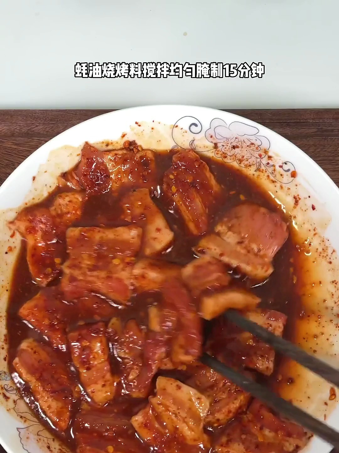 19. 这个烤五花肉一定要试试外焦里嫩,配上生菜简直太香了