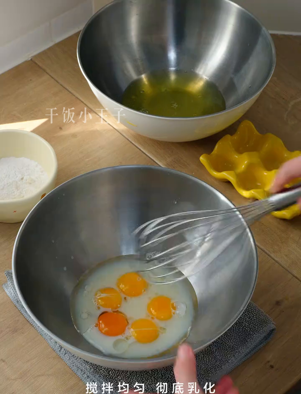 嘿!美女,新年小猫咪蛋糕送到啦,快来看看!