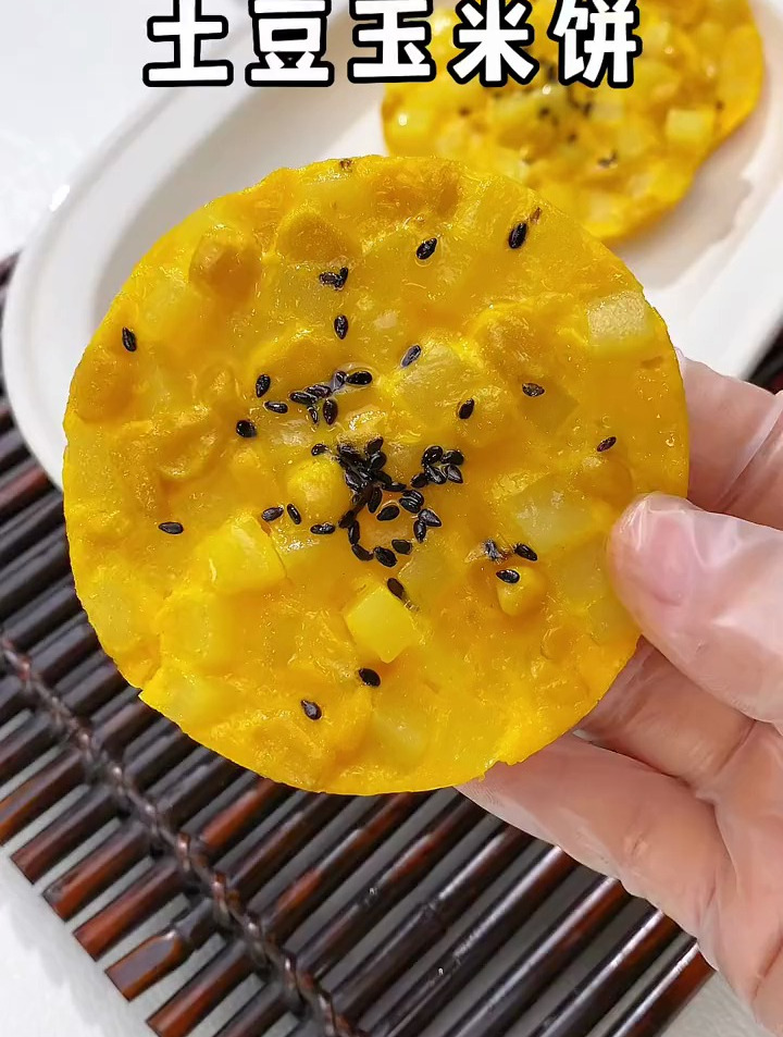 没想到土豆和玉米搭配这么好吃,孩子吃好几个