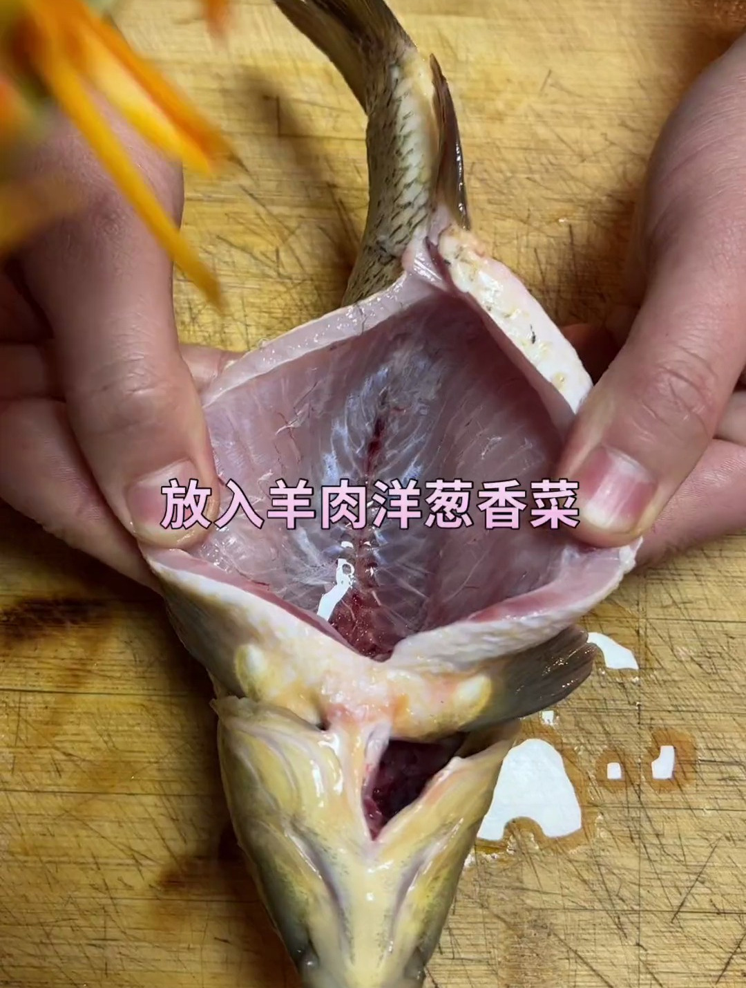 锡纸鱼羊鲜,鲫鱼和羊肉的结合,锡纸焖烧,味道好极了