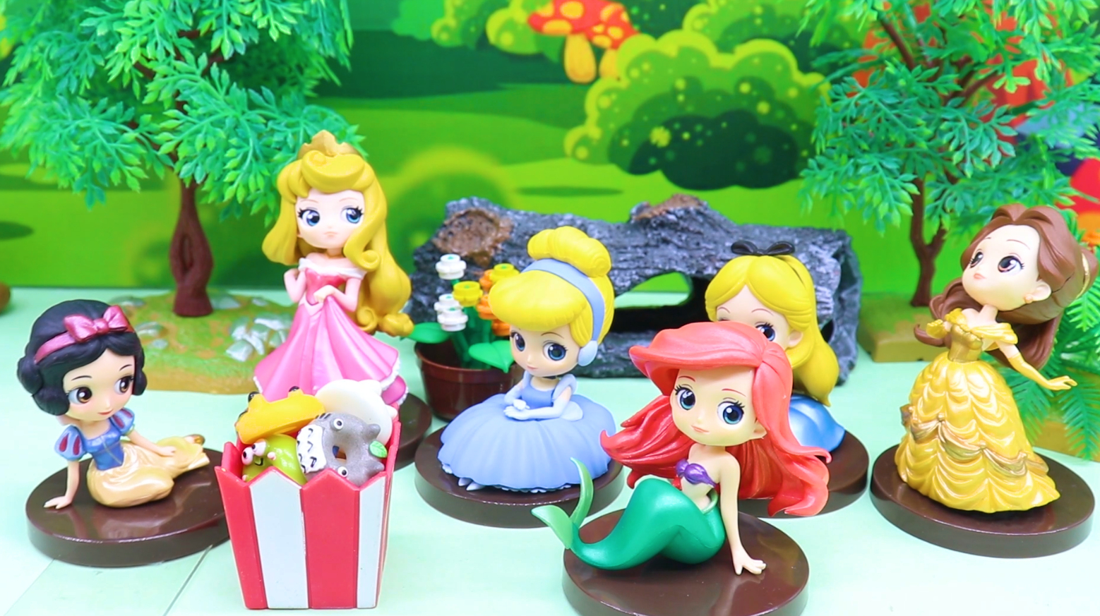 爱丽儿吃蛋糕,可是速度太快了,还没尝出什么味就没有了