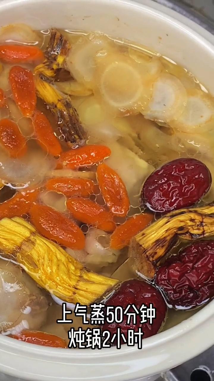 经常熬夜应酬,容易上火,免疫力差的朋友,以试试这个汤,石斛花旗参鸡汤