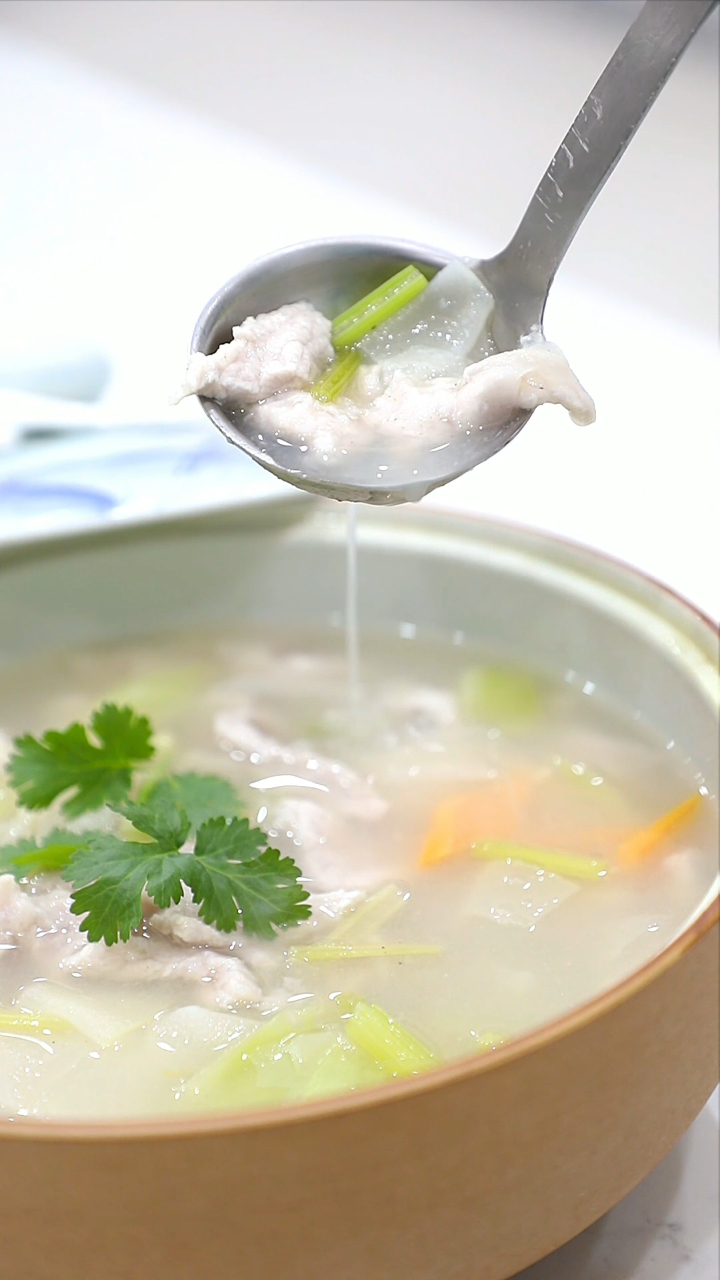 家常版酸笋肉片汤,简单做法畅享美味!