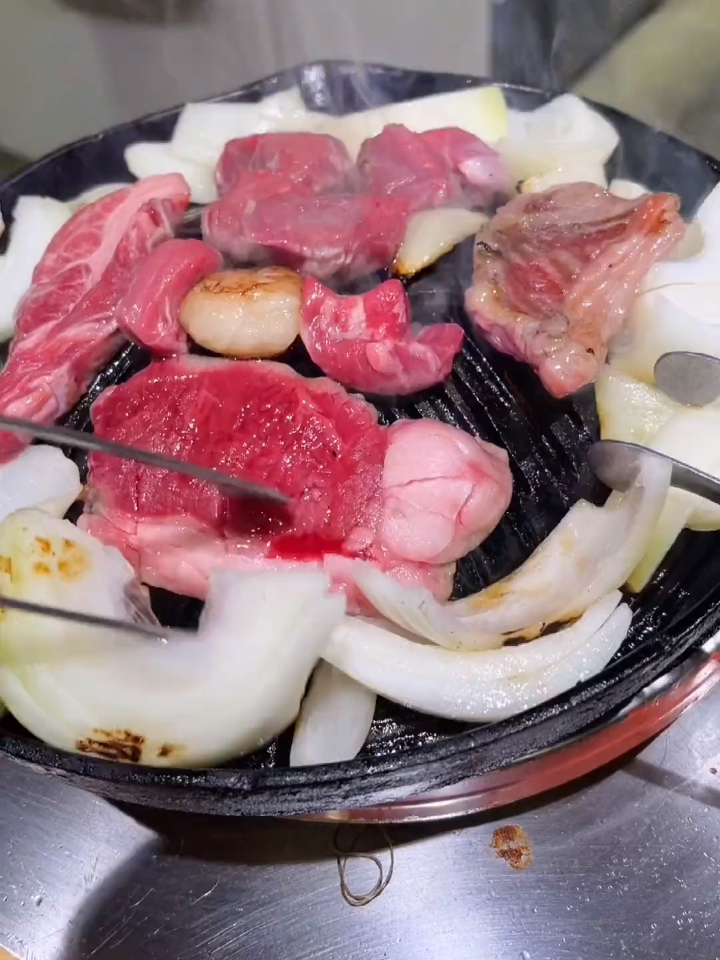 今天搞一个铁板烤肉,这样肉也太香了吧!