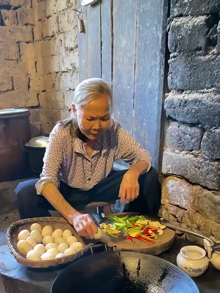 义乌鬼才新研发“万能魔鬼煎蛋器”火了,贼高级,牛