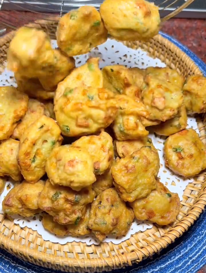以后孩子想吃点心,试试用豆腐这样炸,外酥里嫩