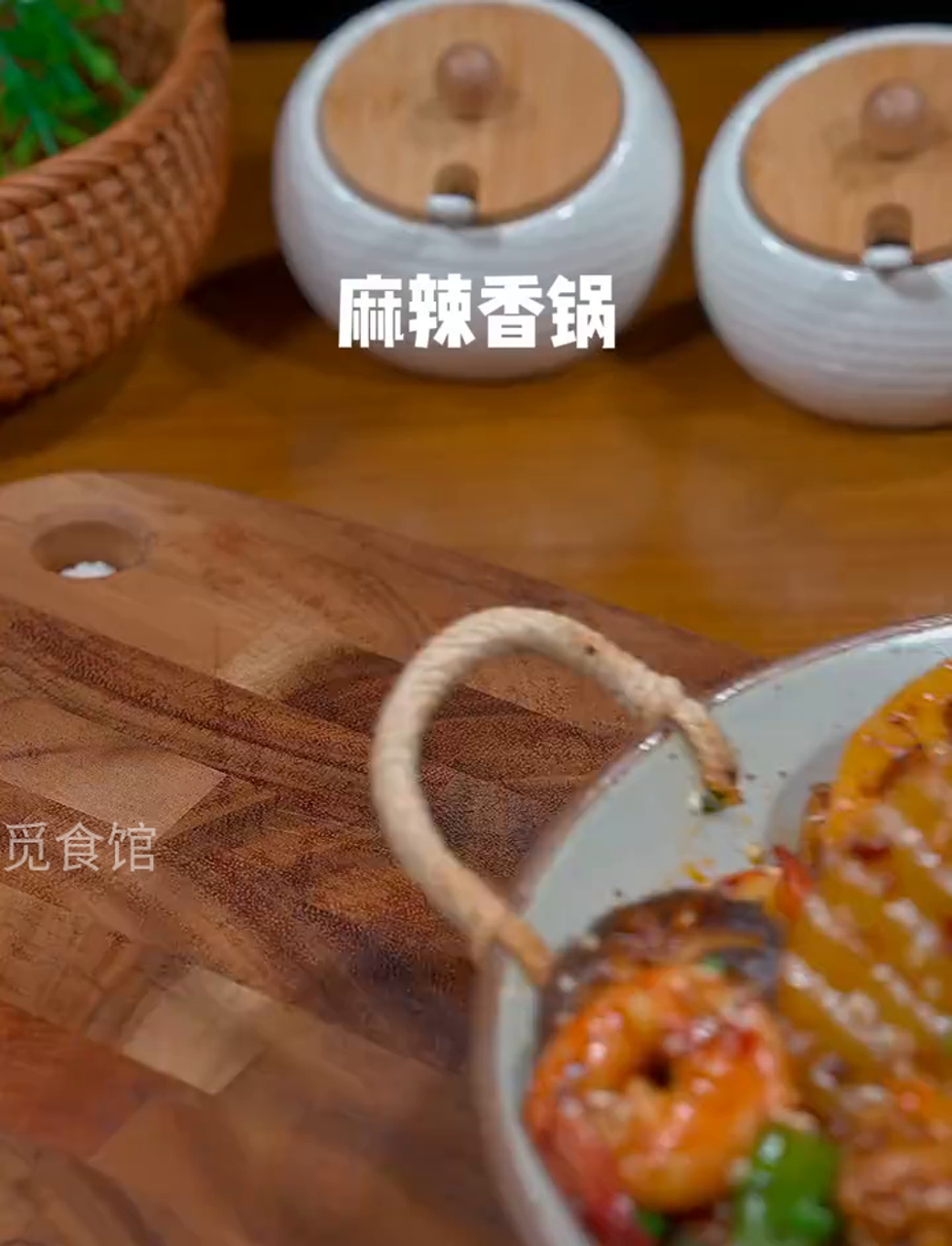 家常麻辣香锅配碳酸饮料,跟朋友一起嗨,绝了!