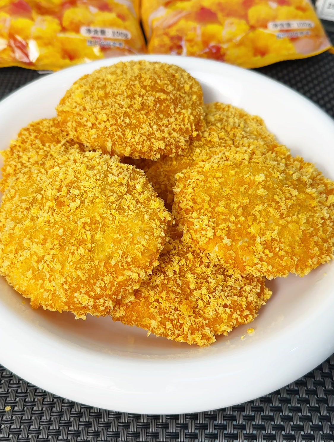 大人小孩都爱吃的香蕉派,酥酥脆脆,做法也特别的简单
