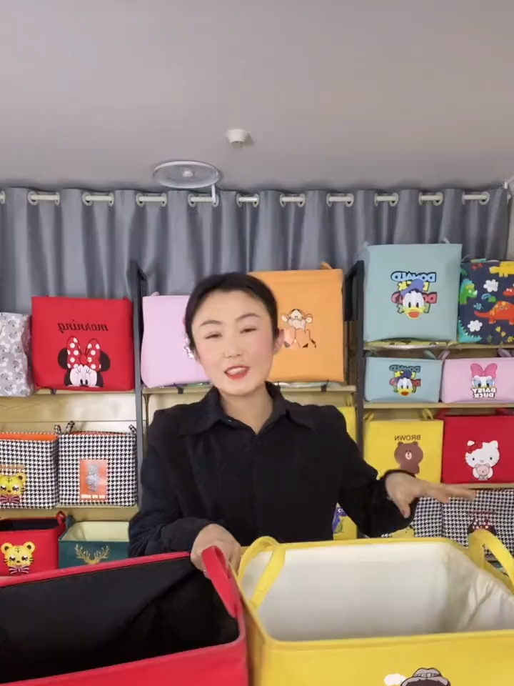 好物推荐:衣服被子卡通收纳桶