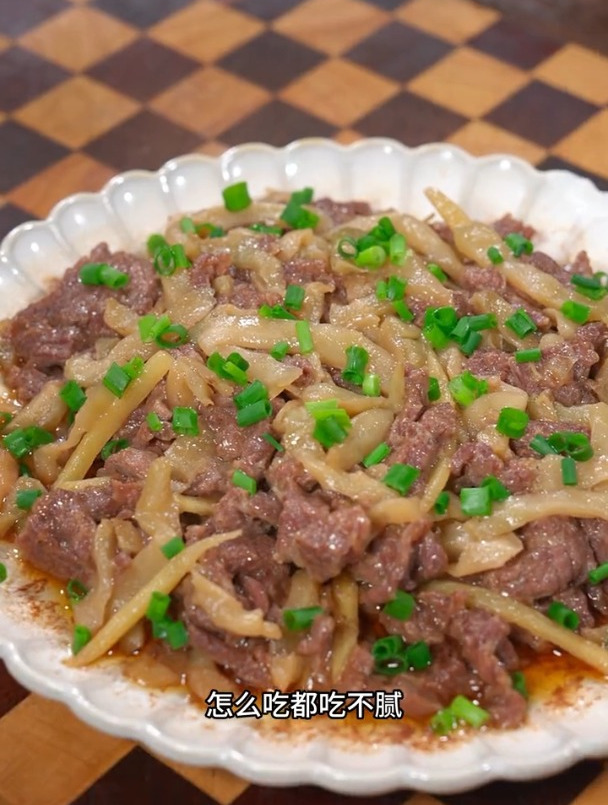 鲜嫩可口的榨菜牛肉