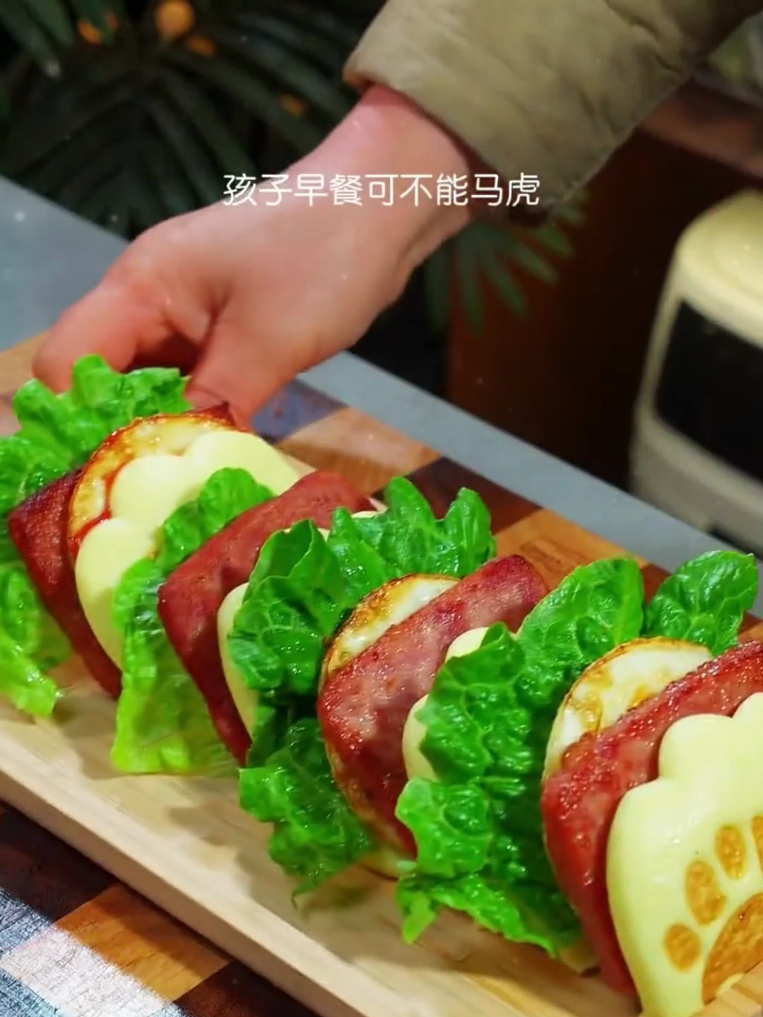 孩子的早餐可不能马虎,这个虎扒包做的小汉堡包,做法简单又营养