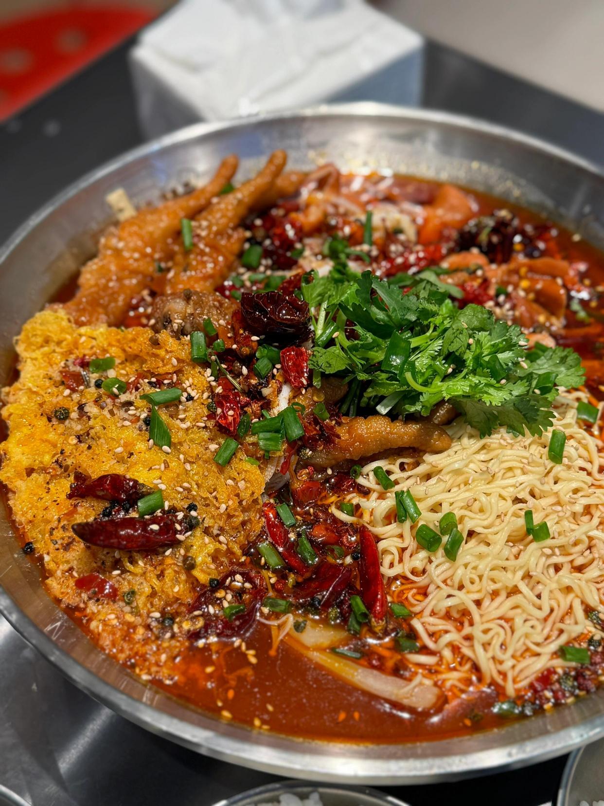 香香辣辣豪华冒菜真的太下饭啦~ 做法也很简单,你们一定要试试!