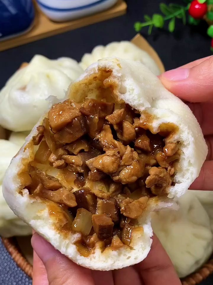 香菇鸡腿大包子这样做,薄皮大馅老香了
