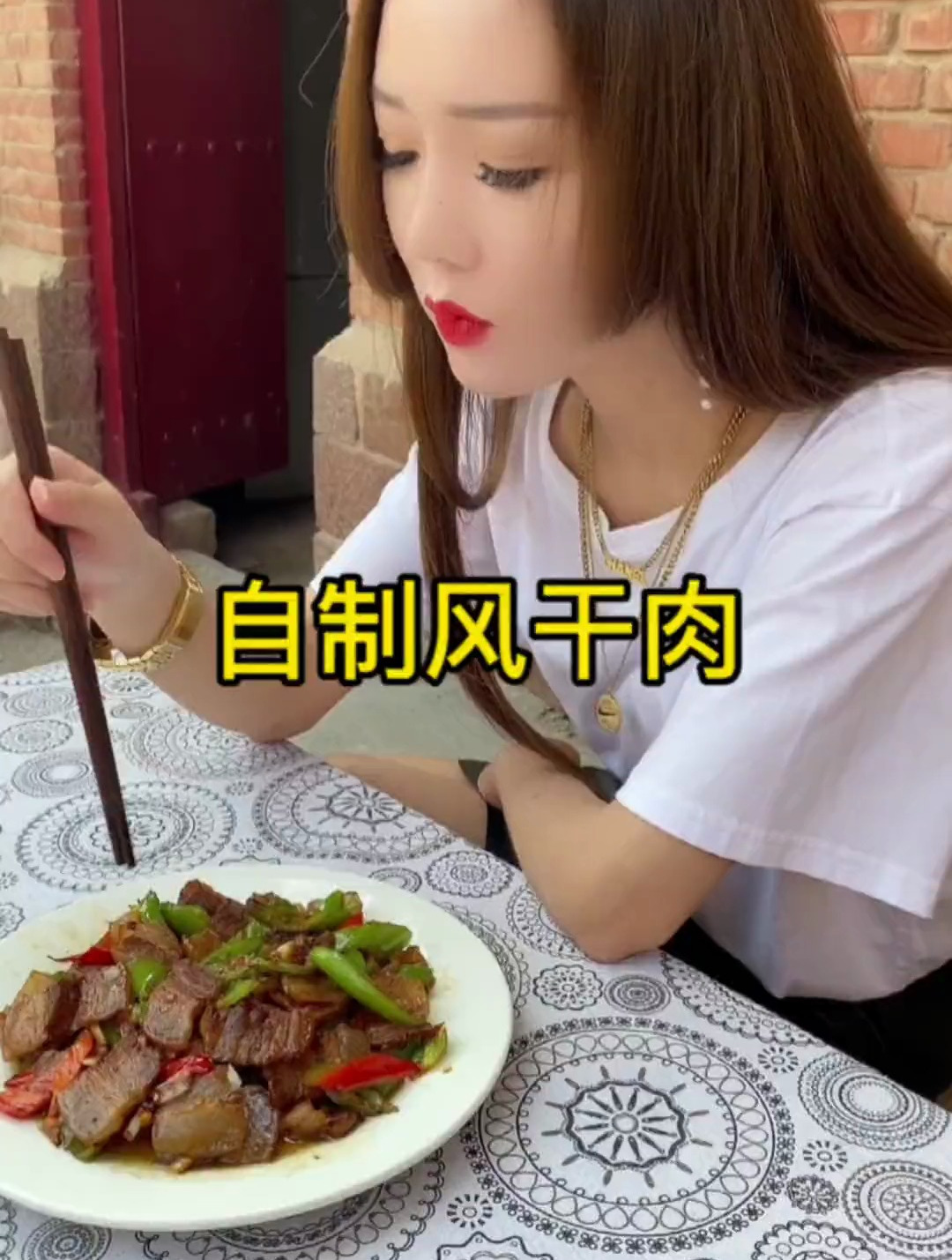 用土猪肉腌制了十几天的风干肉今天终于能吃了,家常菜~