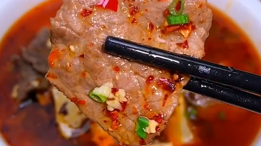 麻辣嫩豆腐煮牛肉,不用去海底捞,自己在家就能吃到同款火锅豆花