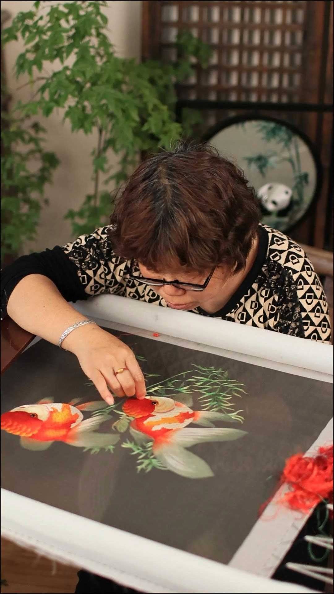 “金鱼”寓意着吉祥如意、鸿运当头,好运与福气如金鱼般灵动游弋
