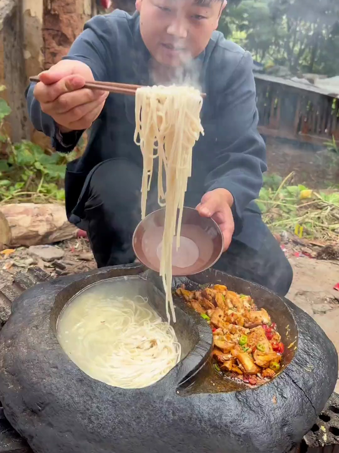 石锅鸡蛋豆腐下面条吃,太香了
