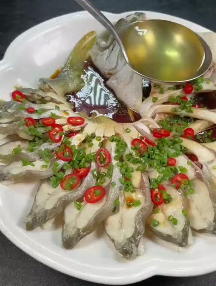 柔嫩刺少,鲜嫩美味的清蒸金鲳鱼制作方法来了