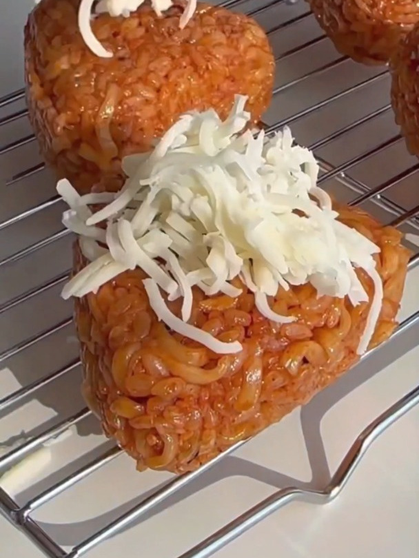 芝士火鸡三角紫菜包饭