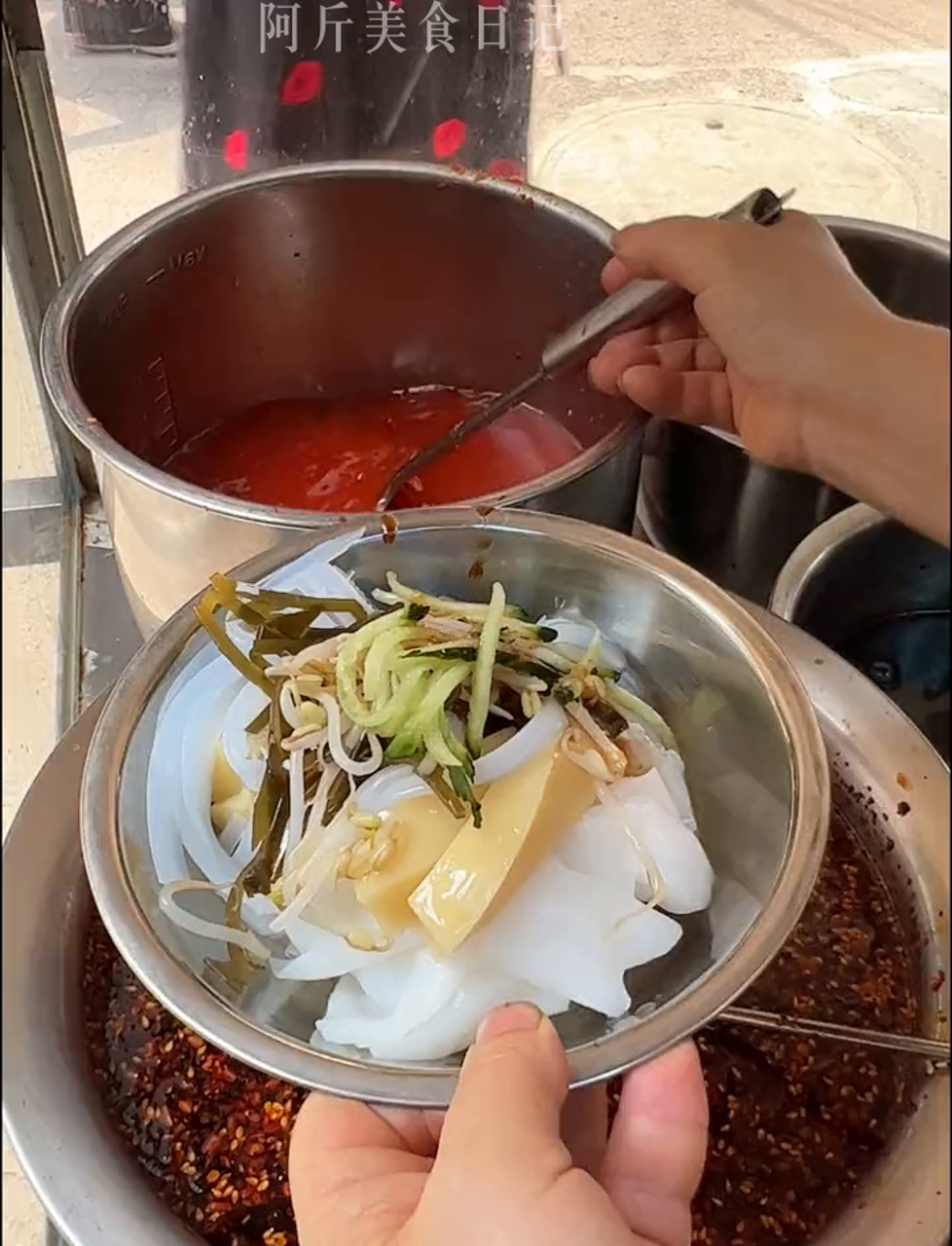 贵州老乡才懂,这碗三拼酸汤粉有多香!