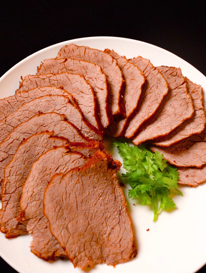 双汇:双汇酱卤牛肉,口感细腻、肉质鲜嫩,下酒下饭都很配