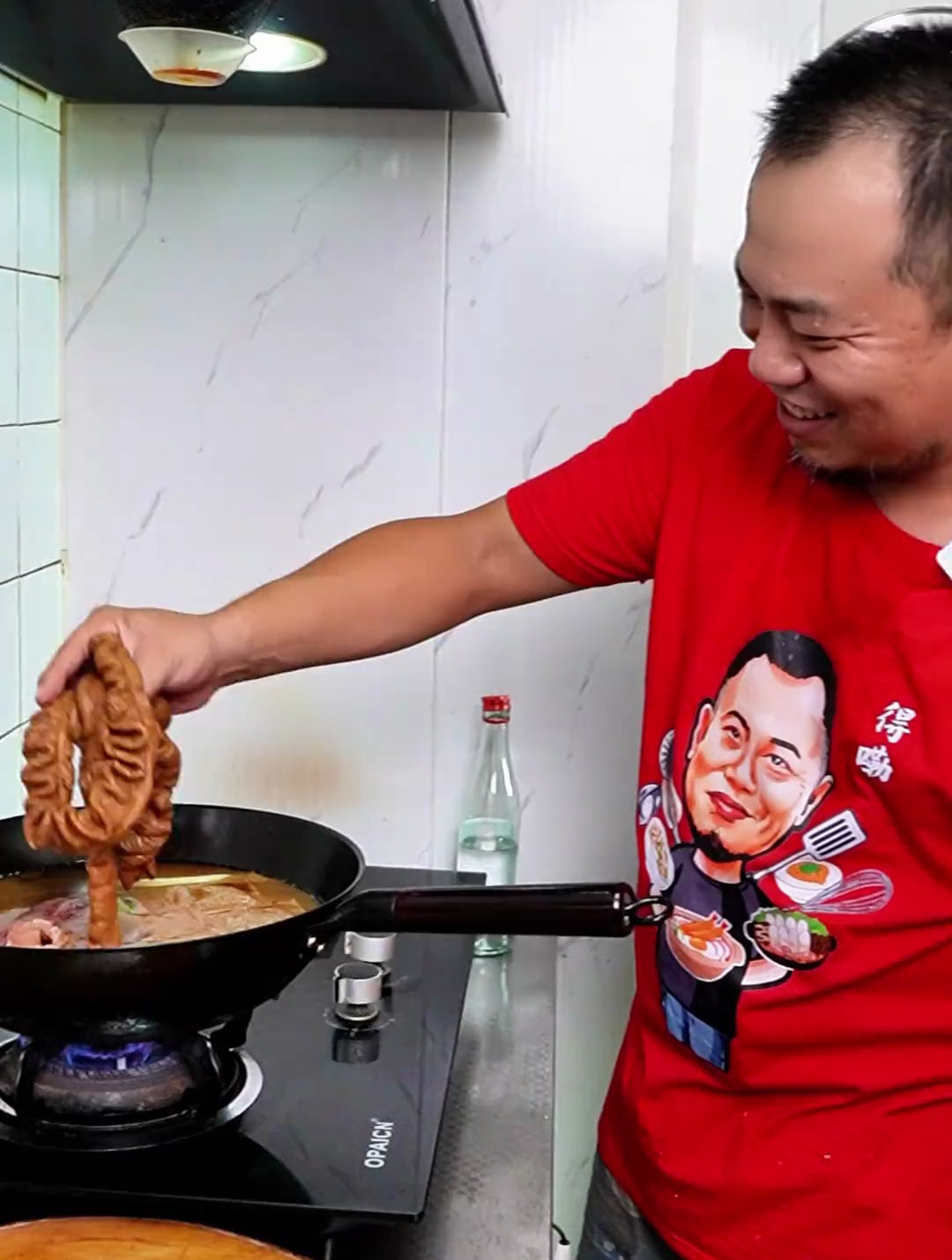 老北京卤煮为什么煮的时候不切,等吃的时候再切?