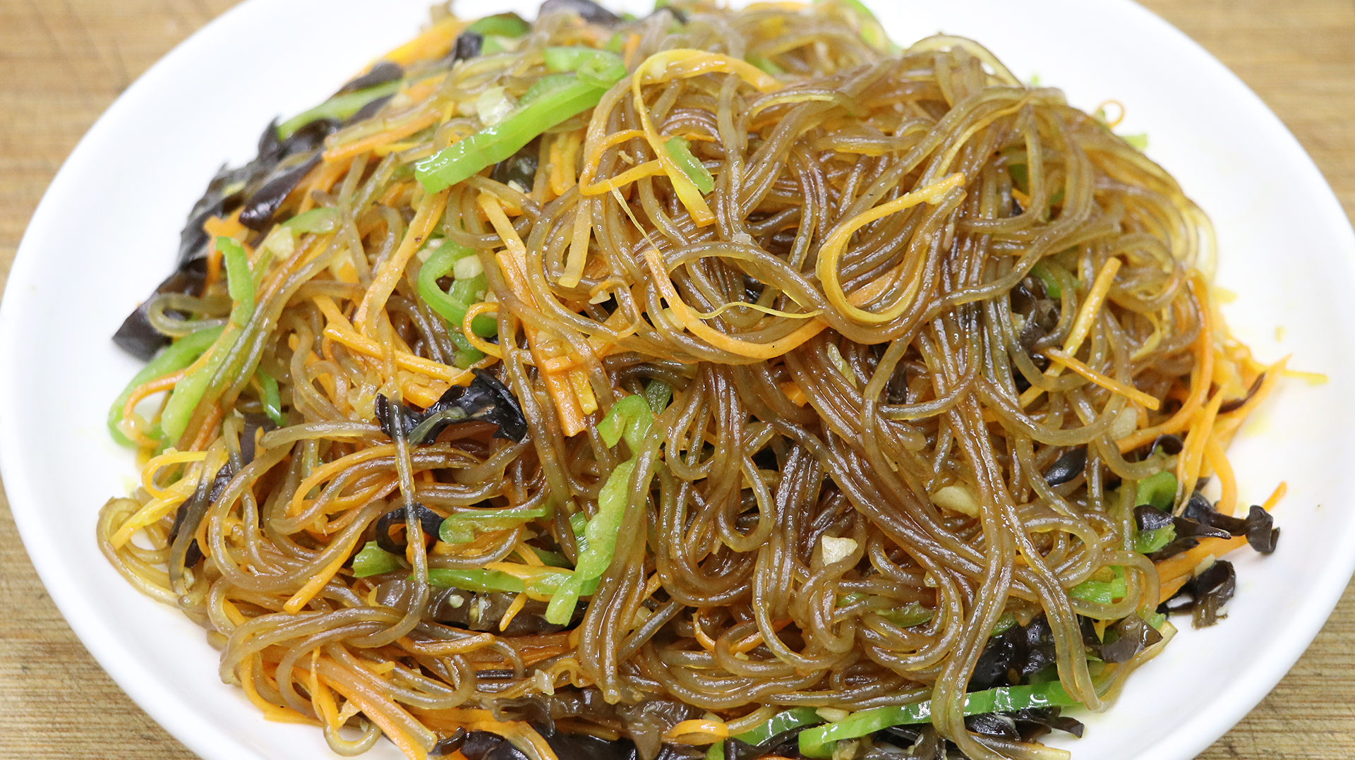 原来炒粉条这样做才好吃，教你小技巧，不粘锅不起坨，简单又下饭