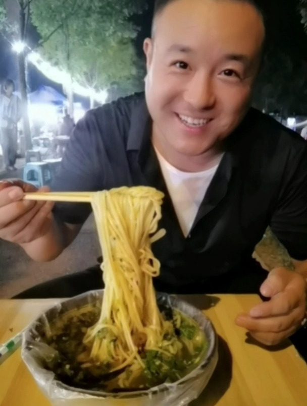 简单好吃夜市的酸菜牛肉面乖乖这个味道太香了酸辣开胃面条很劲道