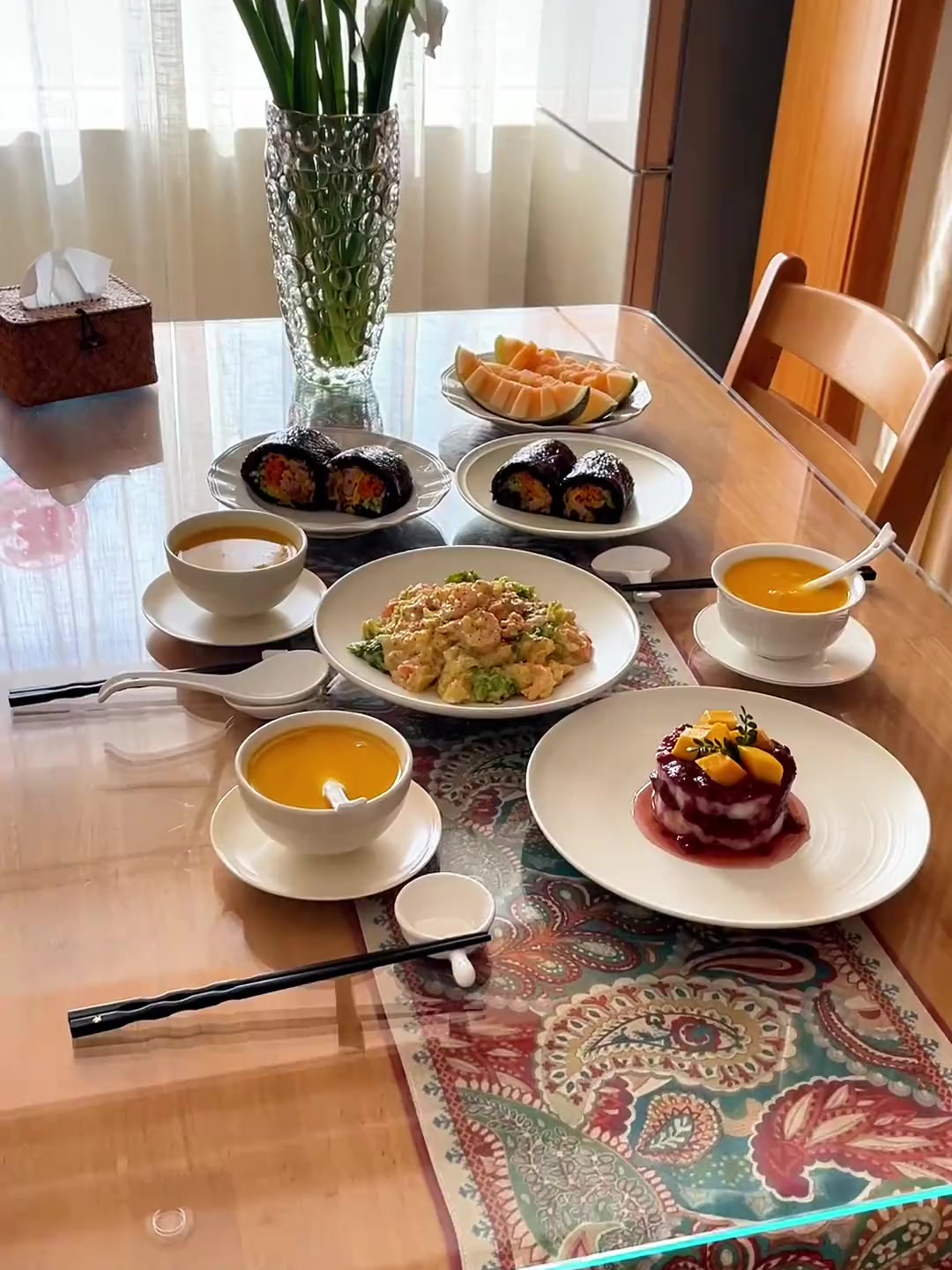 紫米饭团 外面摆摊一直很火的紫米饭团,自己在家做方便又卫生