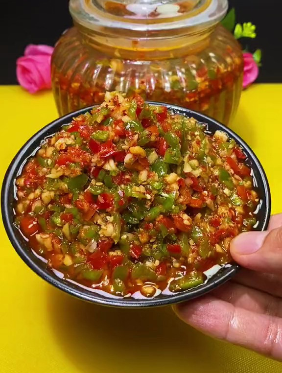 自制的蒜蓉辣椒酱