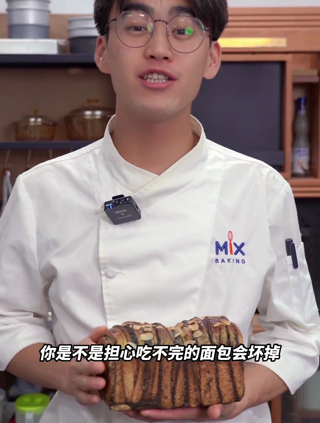 为了避免面包放久后口感不佳,应该如何正确保存面包呢