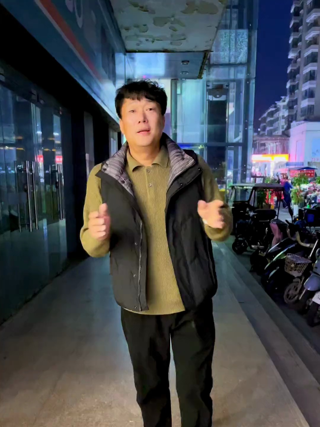 杜哥探店(第三十集)牛肉火锅吃的正得劲多好的姻缘被利英给搅黄