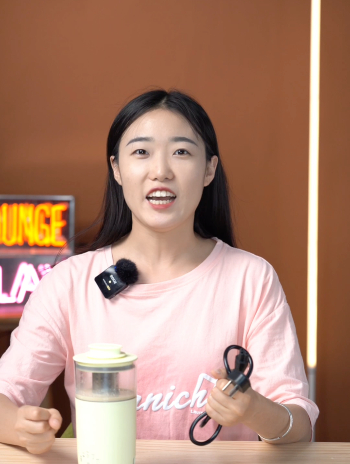 谁能拒绝一个能做韭菜拿铁的奶茶机呢?