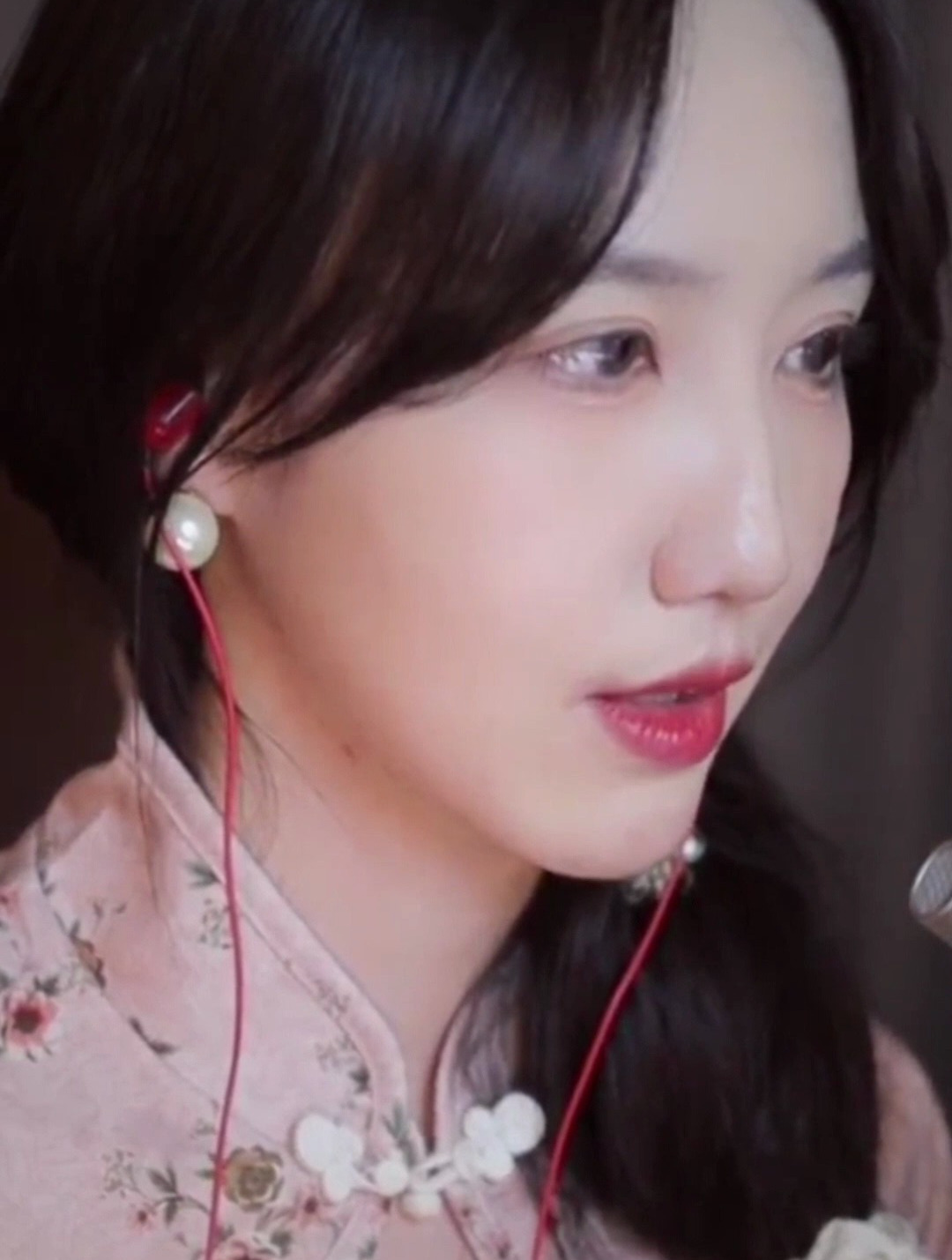 ASMR︱贝拉-助眠 酥麻揉耳朵,敏感催眠发声