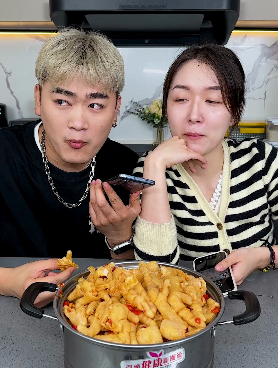 无骨鸡爪 这下误会大了,后面会发生什么你们能猜到吗