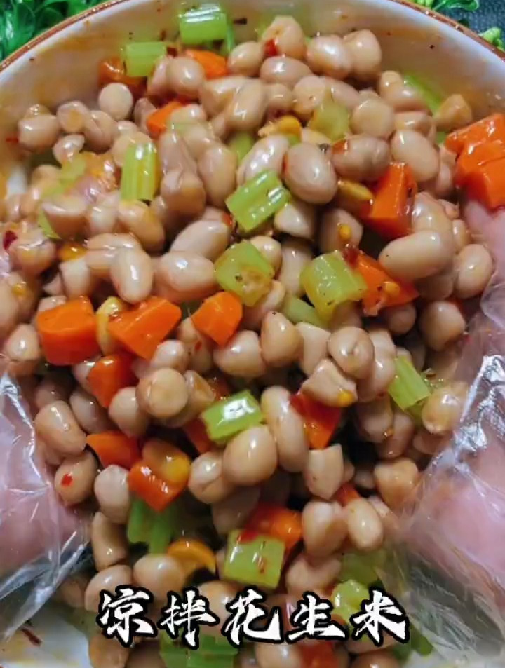 花生米咸菜这样做,开胃解腻又好吃